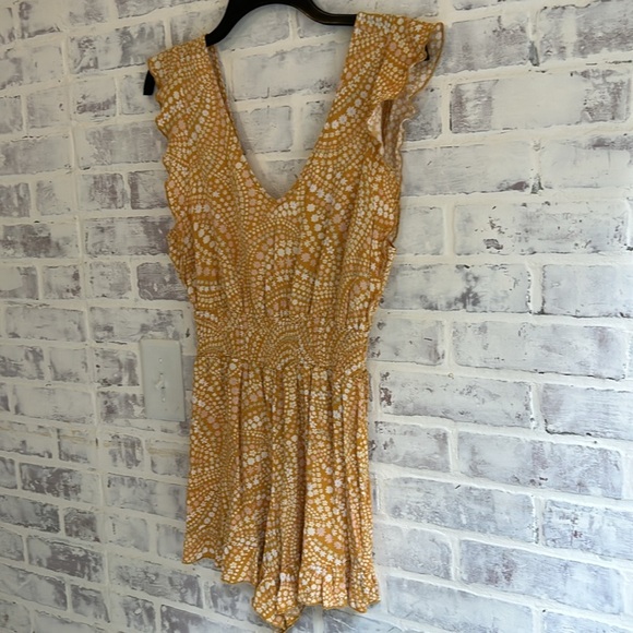 O'Neill Women's Katy Romper Woven Yellow Floral Shorts Plunge Back Size Small - Picture 4 of 10